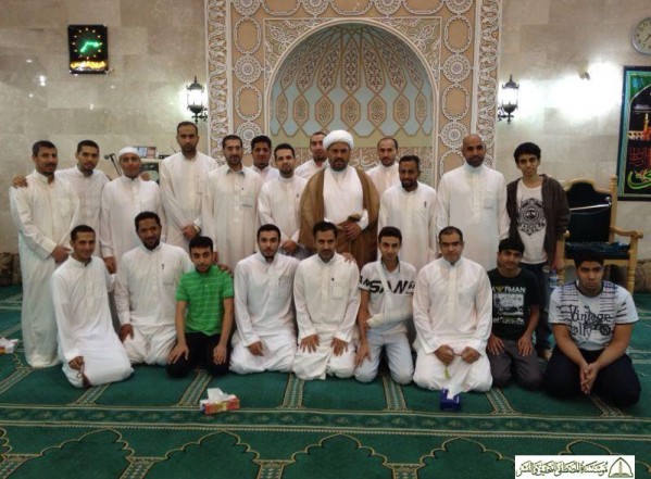 لقاء الشيخ مصطفى المرهون بجمع من المعتكفين في مسجد المصطفى لقاء الشيخ مصطفى المرهون بجمع من المعتكفين في مسجد المصطفى